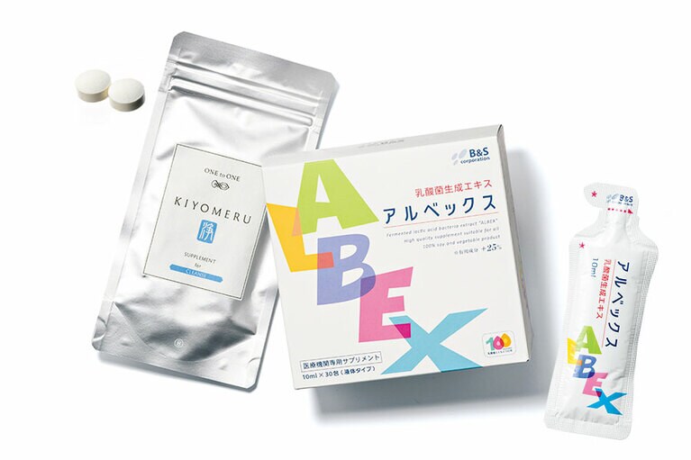 左から：酒粕、コラーゲンなど美容成分も配合。KIYOMERU 120粒 4,500円／ONE to ONE Beauty  全国2000以上の医療機関で採用。乳酸菌生成エキス アルベックス 30包 8,000円／まいこ ホリスティック スキン クリニック