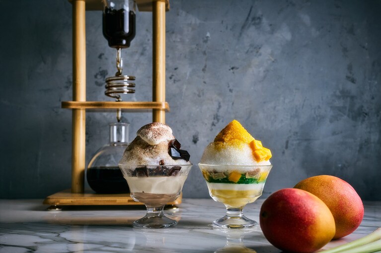 「スイーツかき氷 コーヒー」2,650円、「スイーツかき氷 マンゴー」2,750円。提供期間： 2025年7月1日～ 8月31日　提供時間：12:00～17:00