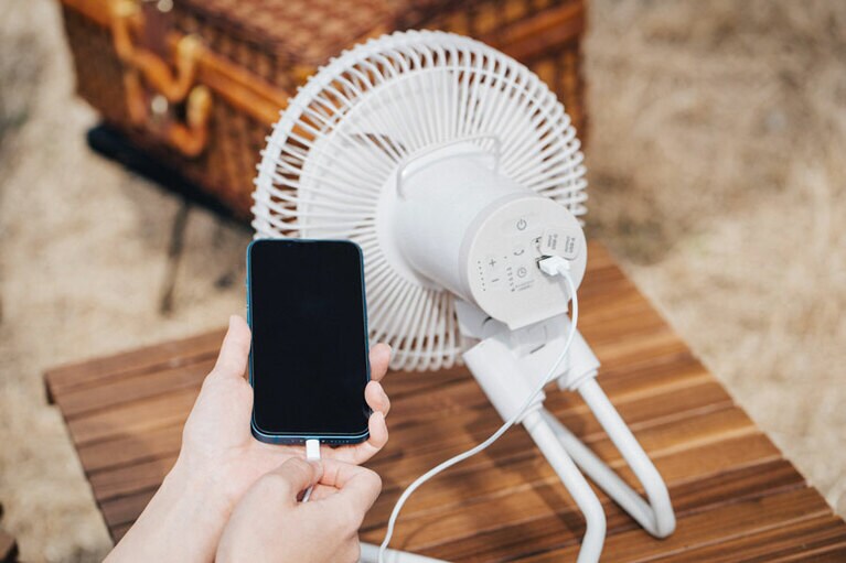 ポータブル充電器としてケータイの充電ができる。