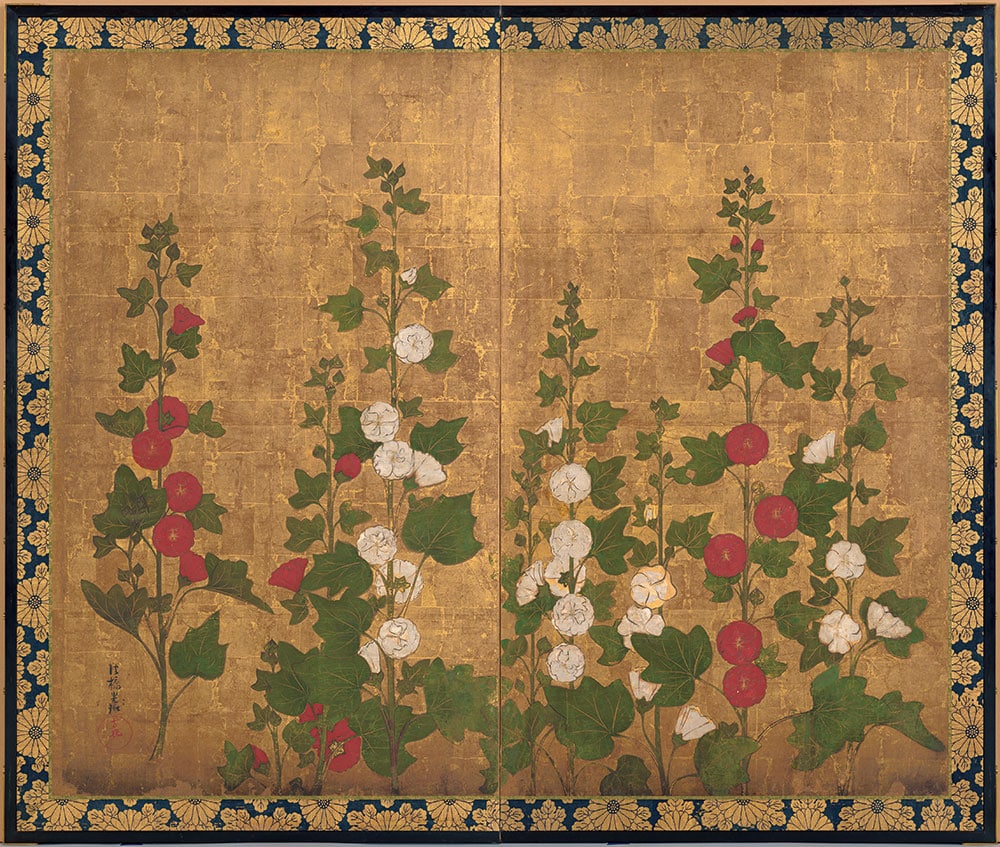 尾形光琳《孔雀立葵図屏風》江戸時代 18世紀重要文化財。もう一方の左隻には赤・白・緑の色面の対比が印象的な立葵。大胆にして意匠的な表現は光琳ならでは。
