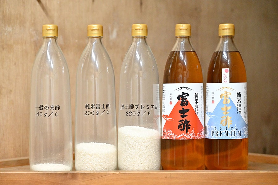 一般的な米酢に比べて、使用する米の量が格段に多い。