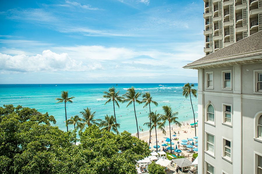 ワイキキビーチに臨む、ハワイを代表する名門ホテル。