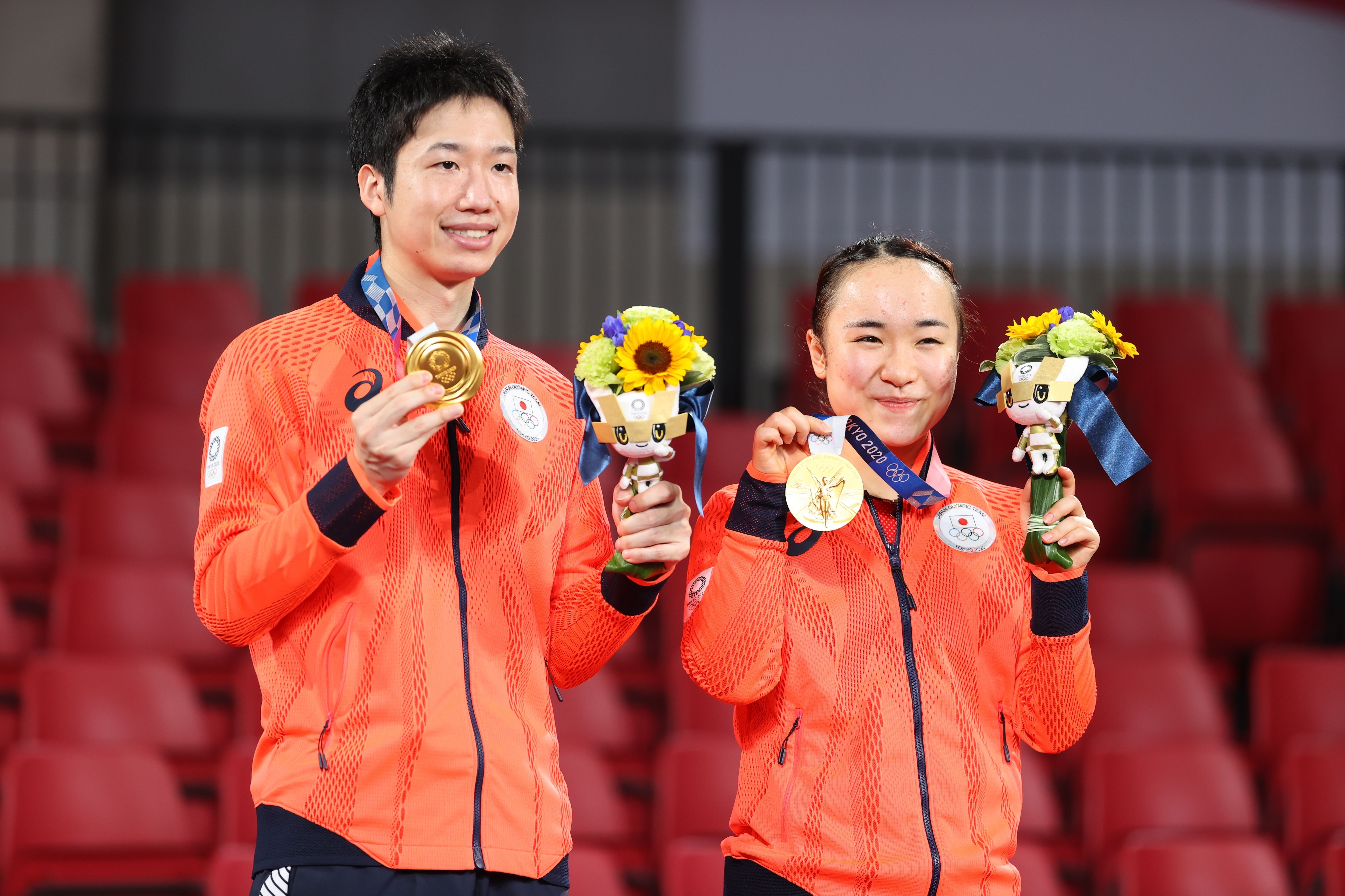 混合ダブルスで金メダルを獲得した水谷と伊藤　©JMPA
