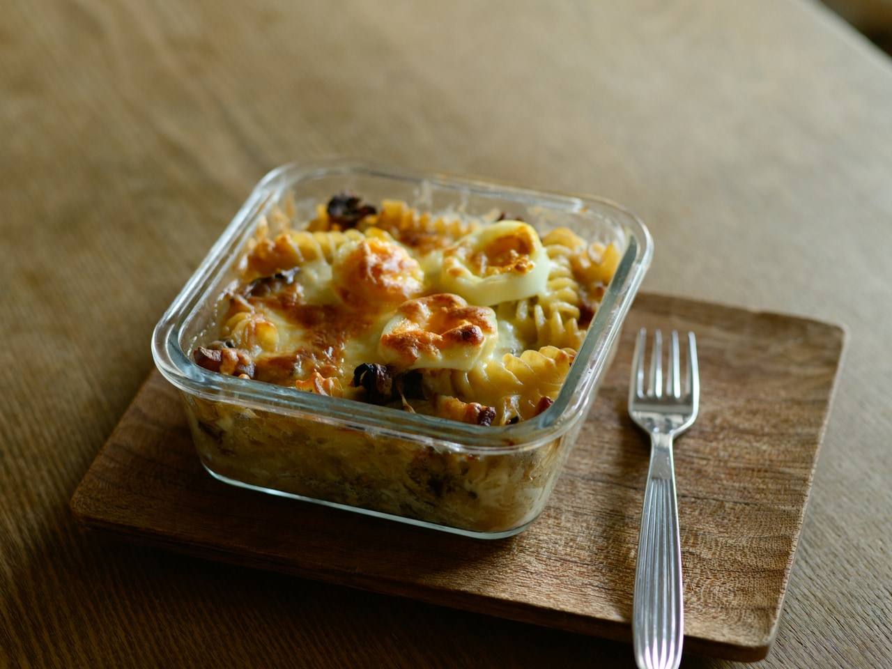 側面から見える料理の表情がまたごちそう。