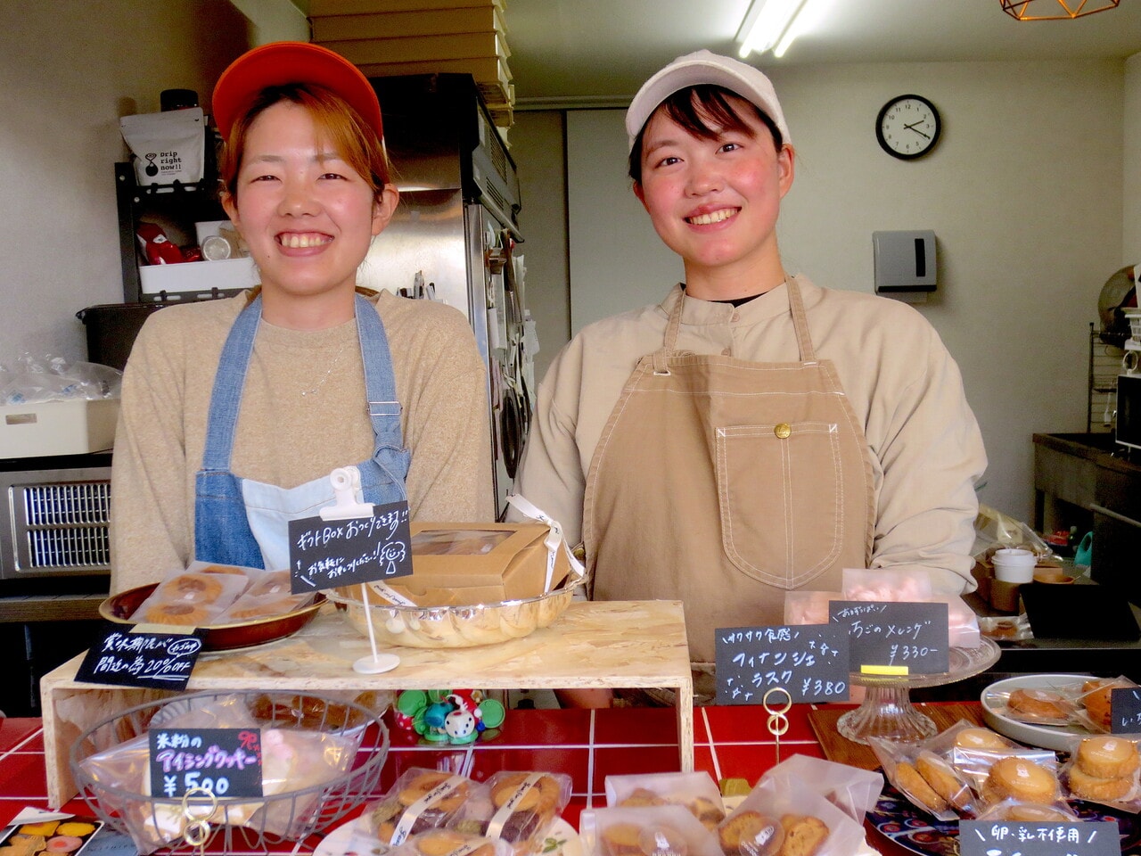 西尾彩香さん（左）と阿佐海音さん。