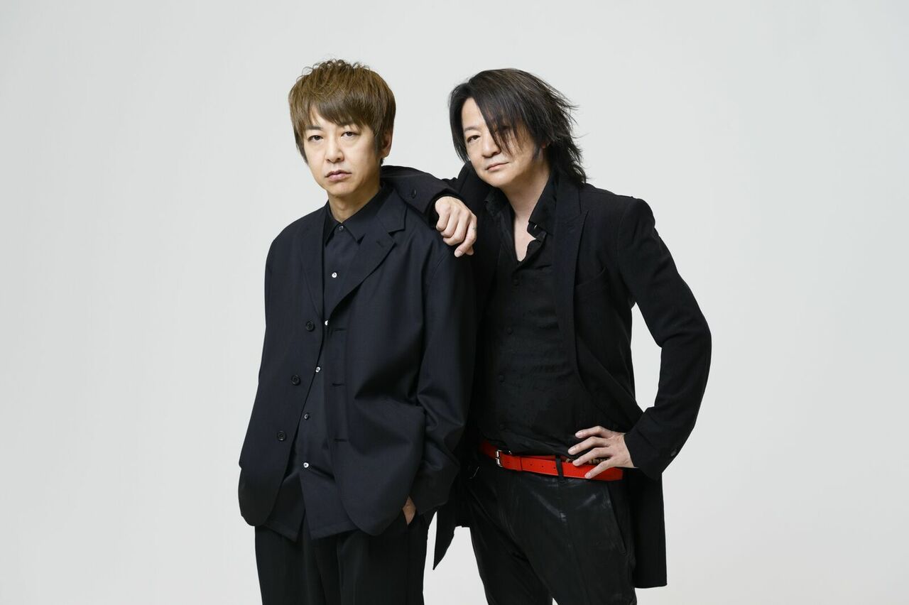 TERU(右)とJIROが紅白歌合戦の秘話を明かした。GLAYのメンバーは、THE ALFEEの坂崎幸之助とどんな言葉を交わしたのか? ©文藝春秋