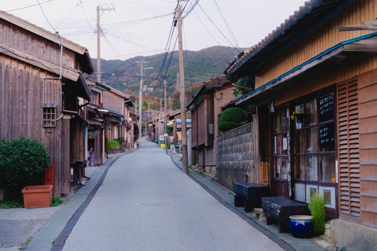 相川のメインストリートだった京町通り。今もなお、昔の面影を残している。