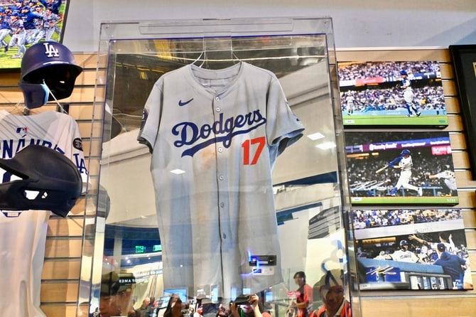 ドジャースタジアム　大谷翔平　17 ユニフォーム　新品です♪ 大谷翔平をLAで生観戦】ユニフォームより欲しい!? ドジャースタジアム