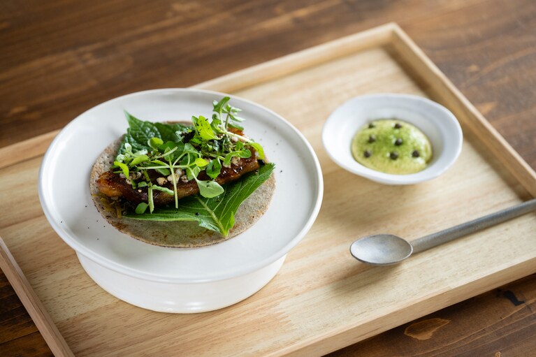 もはや定番となっている魚沼産蕎麦粉のガレット。冬は「猪ガレット」が登場。