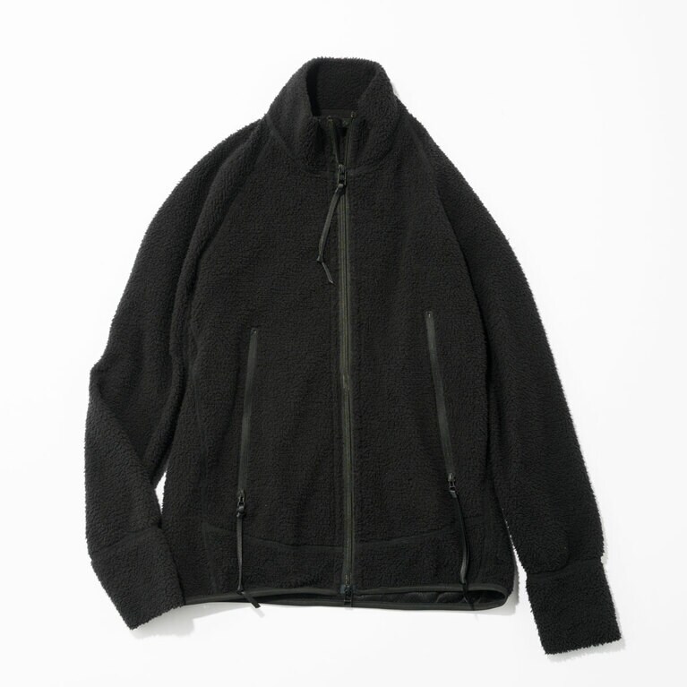 フィーニー“ジップアップトップス”／39,600円。