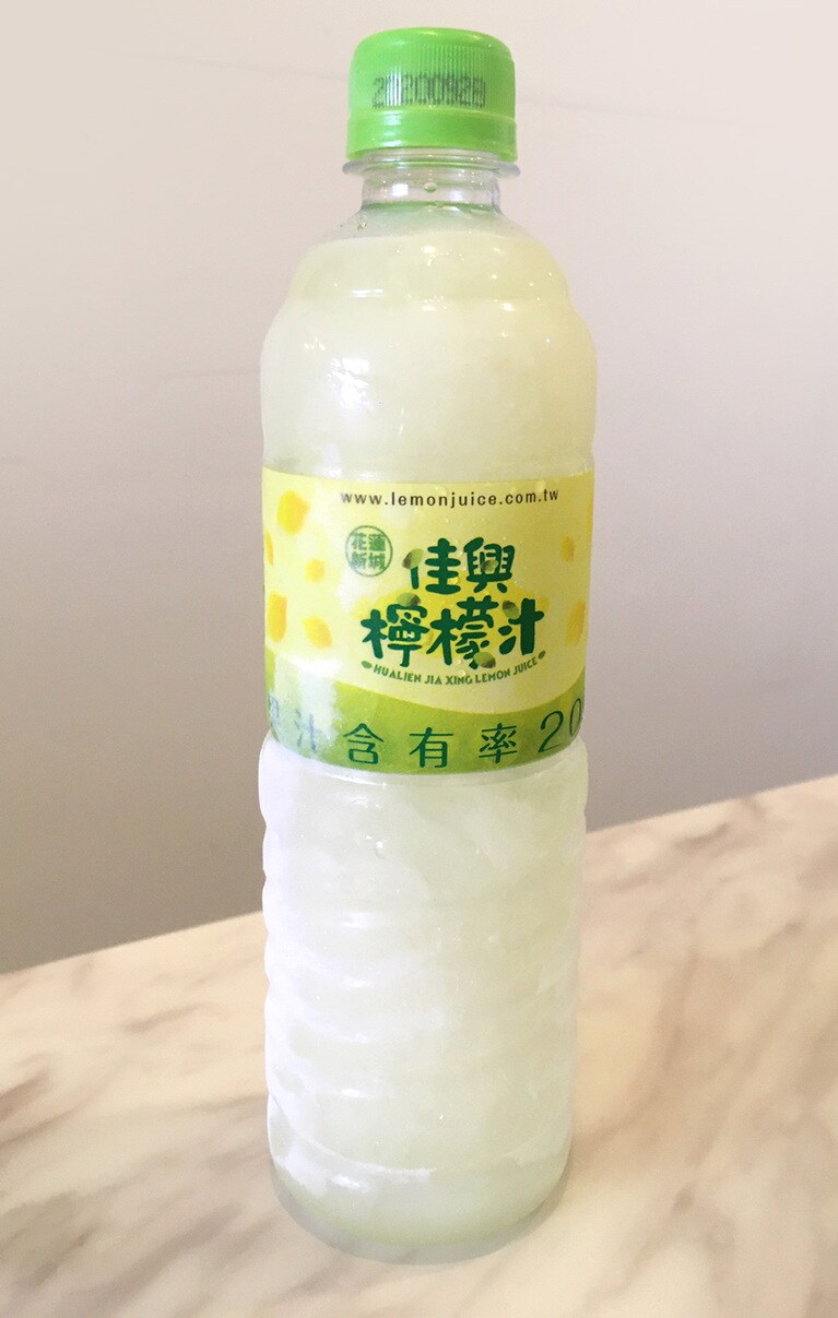 佳興檸檬汁 72元 600ml。