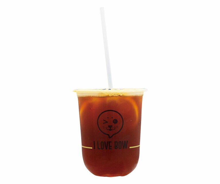 スライスレモンたっぷりの香港式レモンティー(M)と一緒に。60元。