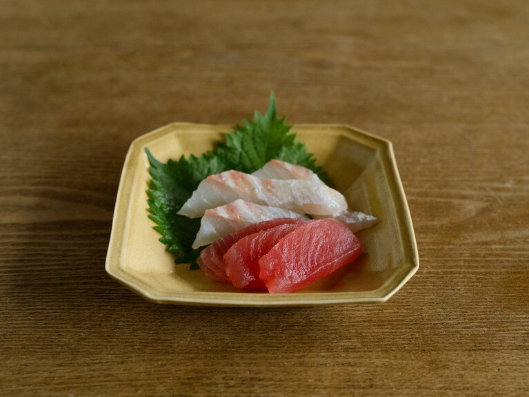 井山三季子さんの角皿。ケーキをのせるのにもいい。