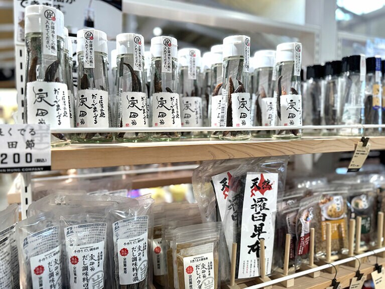 高知はだし文化も豊か。鰹節をはじめさまざまなだし素材が揃う。