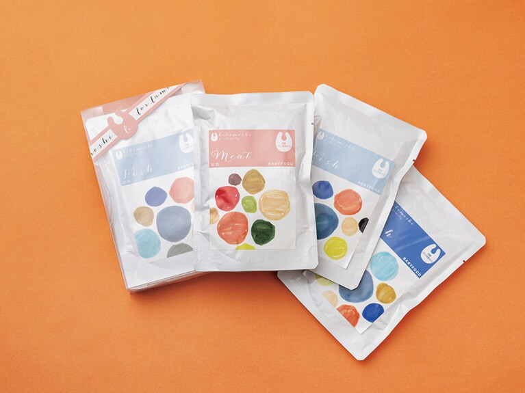 左から：7カ月頃～ 2食ギフトセット 1,620円、12カ月頃～ 各778円。