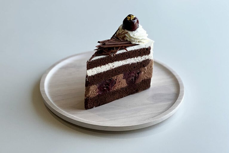 【ホーフベッカライ エーデッガー・タックス】チェリー×チョコレート×生クリームの「シュヴァルツヴェルダーキルシュトルテ」。