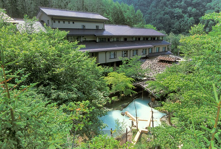 泡の湯旅館［長野／白骨温泉］全景。