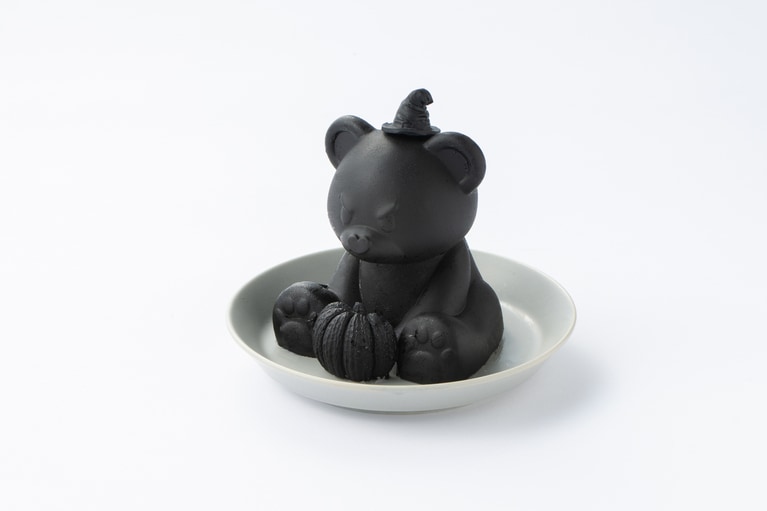 【BLVCK PARIS】期間限定 むすッとした魔法使いクマのパンプキンケーキ（3,244円）