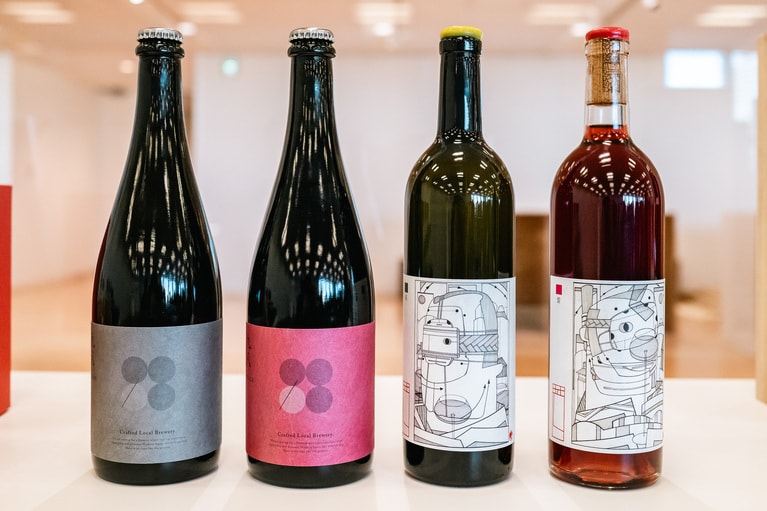 選定製品のひとつ「山梨の風土と人がつくる【甲州八珍果」と【醸造技術】で持続可能な地域づくり～98ワインズ／98ビアーズ／ステイ366／一木～」事業者／98ワインズ（代表取締役 平山繁之）、デザイナー／エス プラス ワン建築設計事務所 坂野由美子、ビーク デザイン 土屋誠