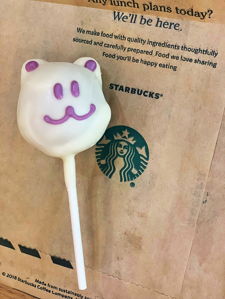 「キャットケーキポップ」 2.45ドル(150キロカロリー)。