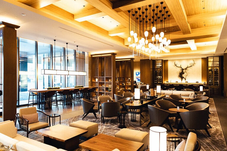 しっとりと落ち着きのあるロビー。