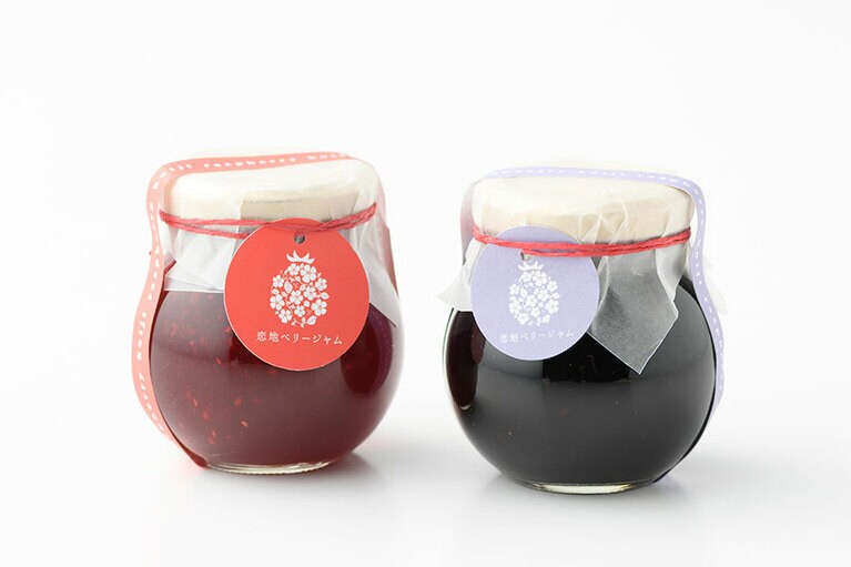 【秋田県】恋地ラズベリー工房「恋地ベリージャム」各1,300円(125g)。左から：ヘリテージ、ハノーバー。※収穫する季節によりキイチゴの種類が異なる。