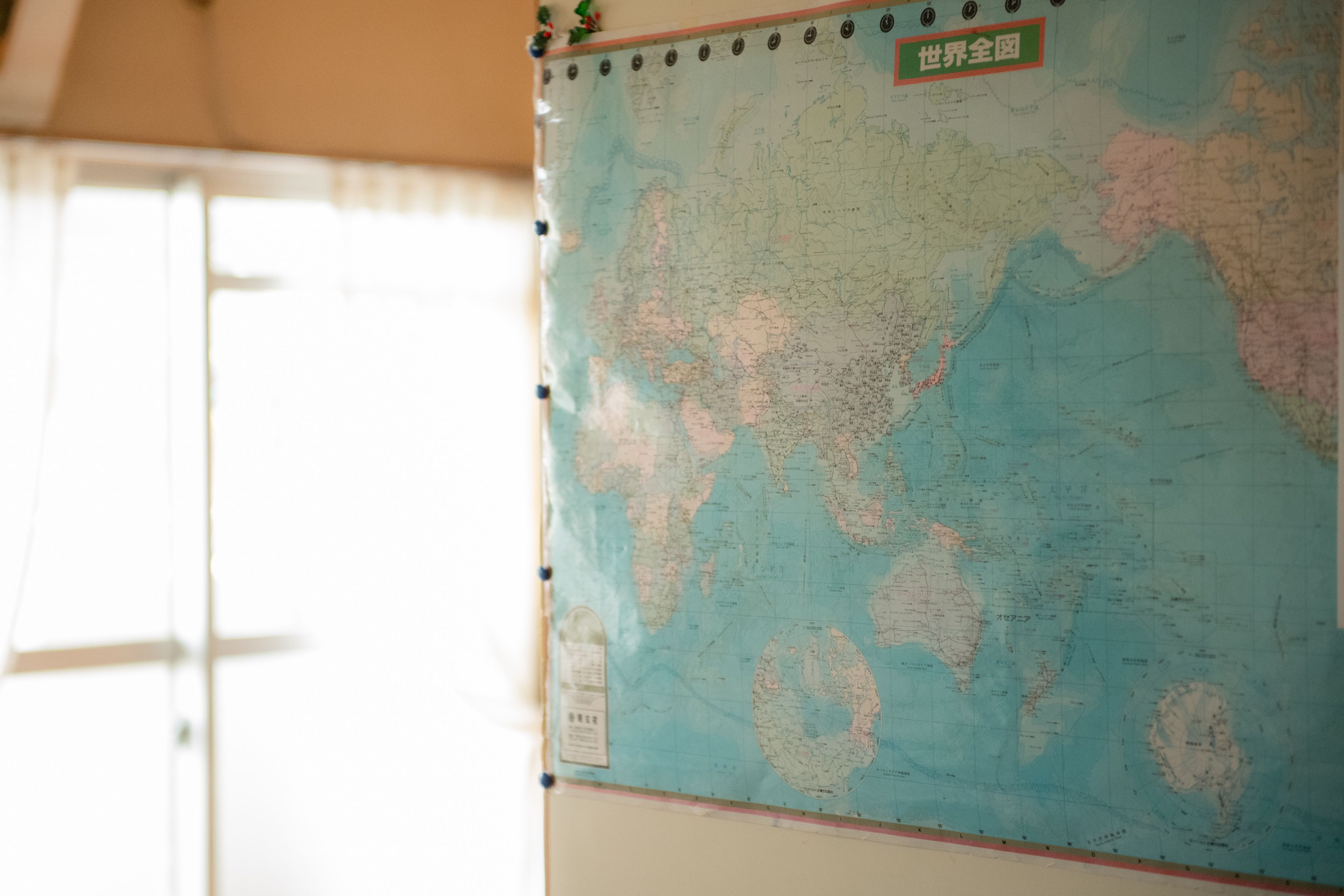 ふすまには世界地図を貼っている　©文藝春秋