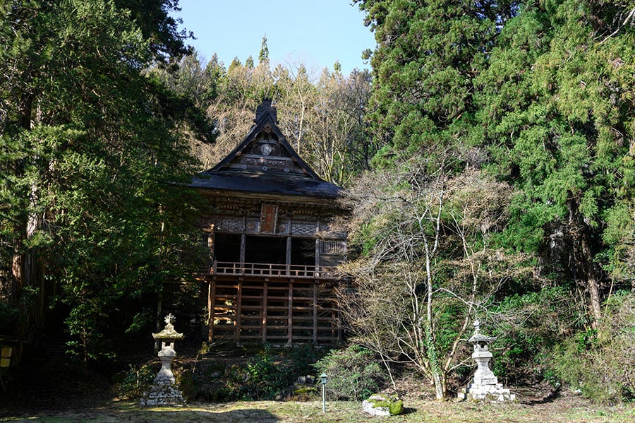京都の清水寺を模した「救世殿」があり、本尊も京都の清水寺と同じく千手観音菩薩。
