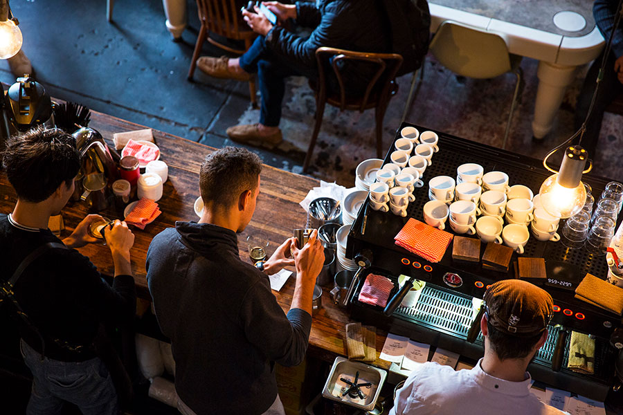 メルボルンではカフェ文化をぜひ体験したい。カフェが多く集まることで有名なのが、デグレーブス・ストリート。このほかもちろん、街のあちこちにカフェが点在している。※写真はイメージ