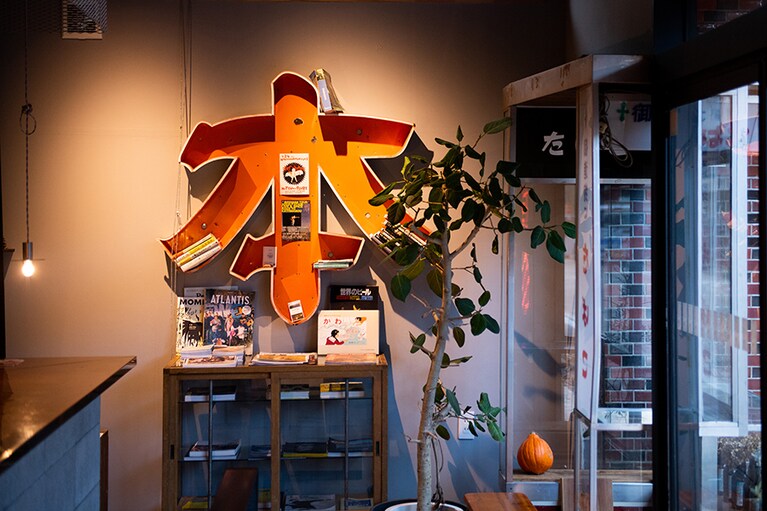 暖かくなったら瓶ビールを買って川床や川沿いのベンチで飲むのもいい。