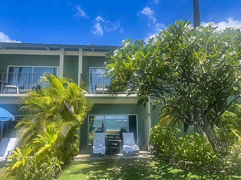 この棟の2階が、オーシャンフロントラナイ Room1234。