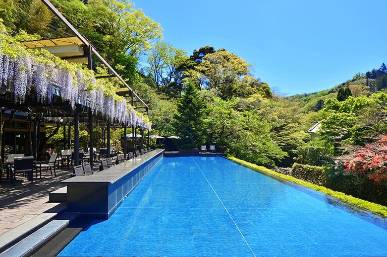 ホテルメイドのパンやスウィーツを味わえる足湯カフェ。