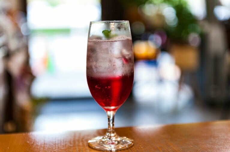 クランベリー・ハイビスカス＆ソーダ550円。