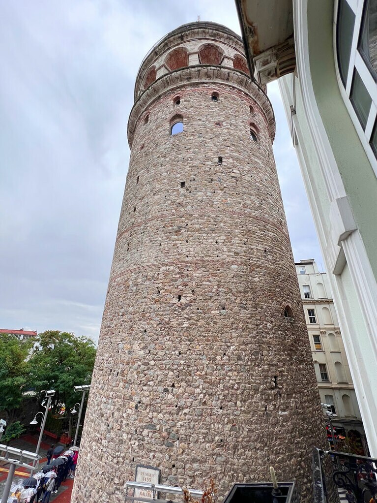 客室のベランダは、驚きの「ガラタ塔」ビュー！