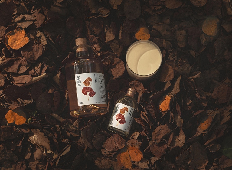 魅惑的な甘い香りがする「かつらの落葉酒」。口コミで人気が広がり、たちまち完売。次回発売は来年とのこと。