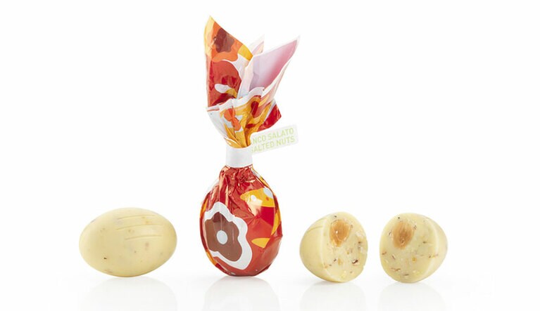 PICK&MIX チョコレート ミニエッグス ホワイト ヘーゼルナッツ 量り売りで1gあたり17.3円。ヘーゼルナッツ1粒をアーモンドとほのかな塩味のピスタチオ粒入りホワイトチョコレートで包んだ。