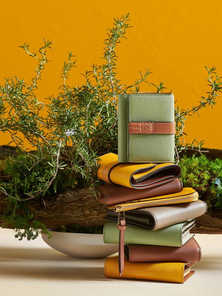 自分のライフスタイルに合うスモールレザーグッズをぜひ、見つけてみて。