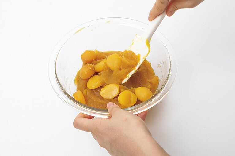 栗をつぶさないように。