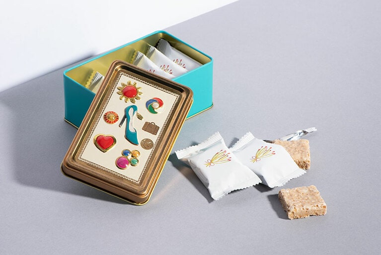 「ミニジュエルボタン缶」1,080円。