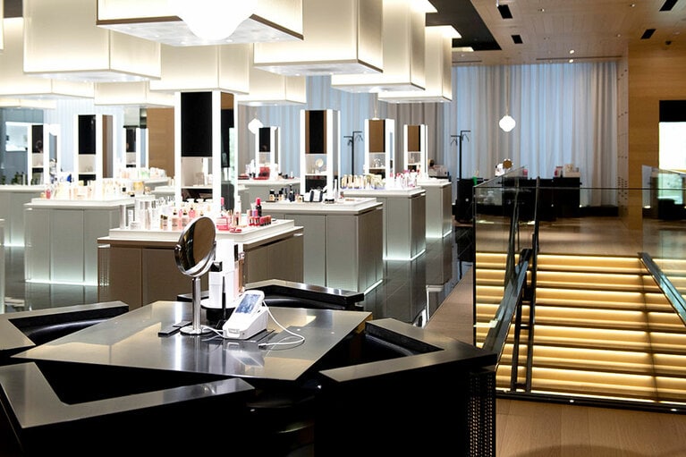 ラグジュアリーな雰囲気の中で、まずはカウンセリング。