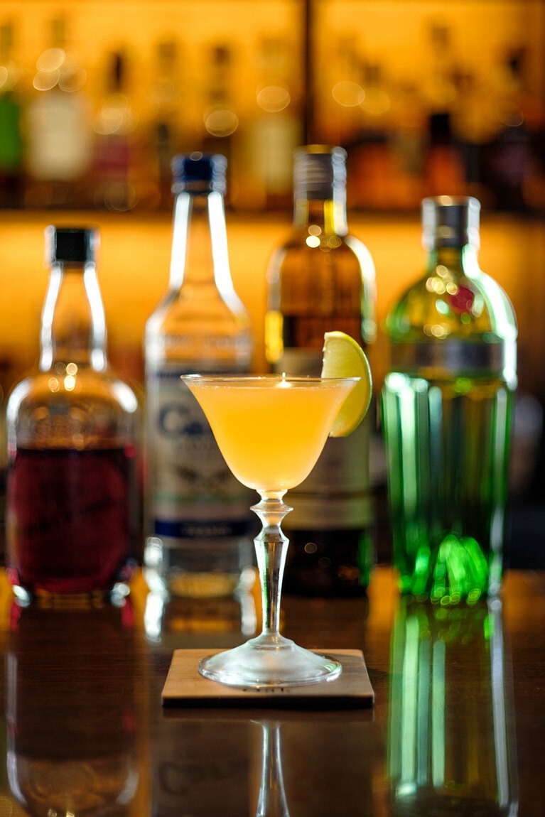 バー「オーク」のシグネチャーカクテル “東京駅” 2,050円。