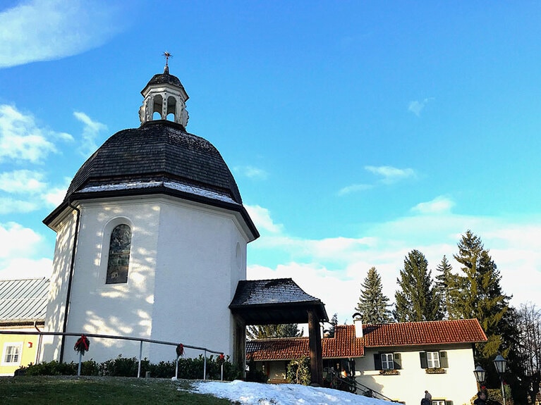 小さな「きよしこの夜」礼拝堂。このチャペルは20世紀に建てられたものだが、調度品はかつての聖ニコラス教会のもの。