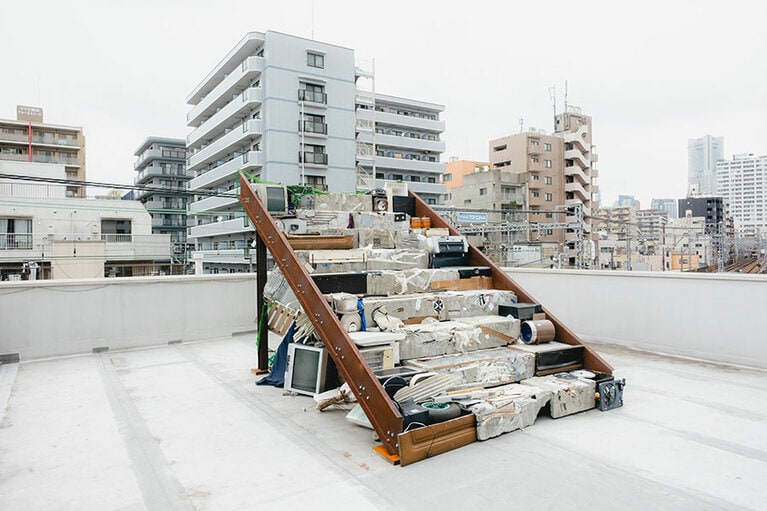 井上修志《日和山の階段を新しい視点まで延長してみる》2021