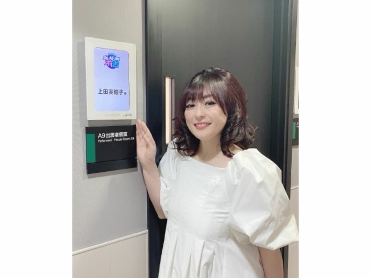 オリジナルの小顔メソッドは「神の手」と呼ばれ、テレビ出演も（本人提供）