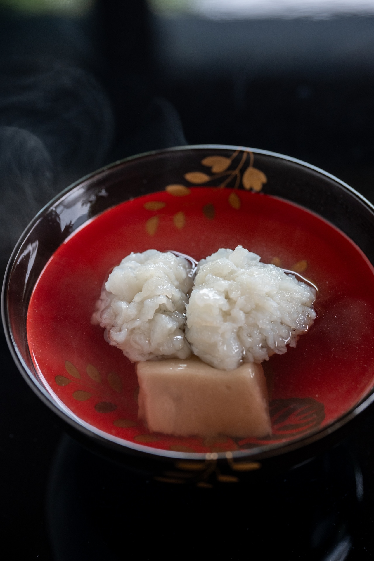 鱧の葛打ちと胡麻豆腐の御椀。