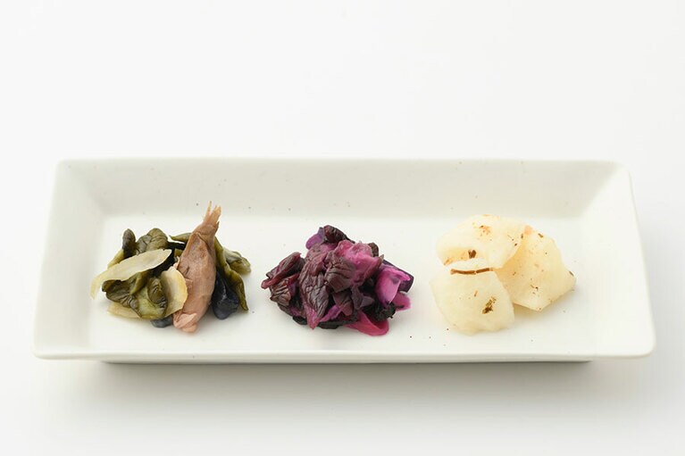 【錦市場】左から：京の里、しば漬、おんぶ漬／打田漬物