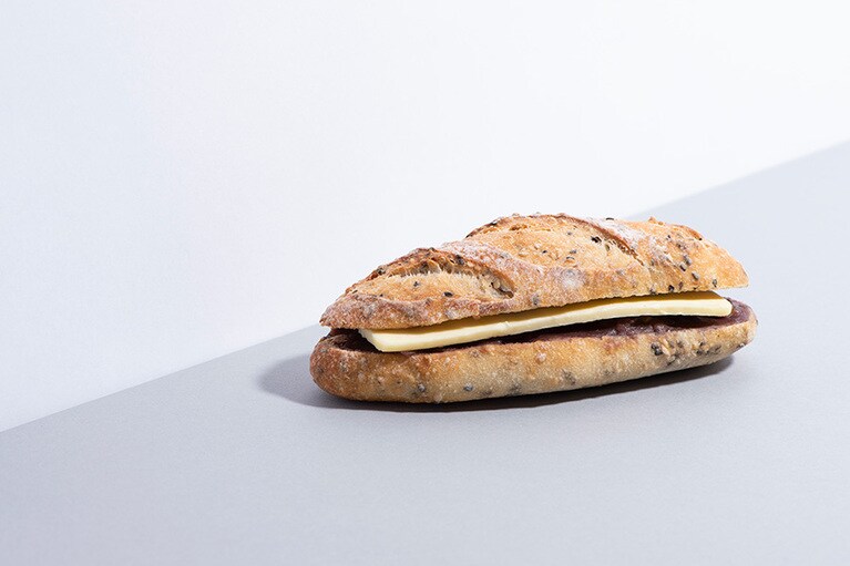 「アンバターフランス」 280円。