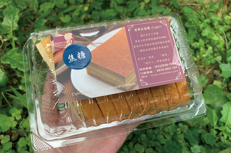 既にカットされた食べやすい8枚入り (160元)は、おやつにおすすめ。1箱だと 300元。