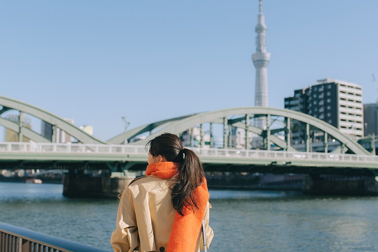 東京スカイツリーがよく見える隅田川沿いの遊歩道を歩くのも気持ちがいい。