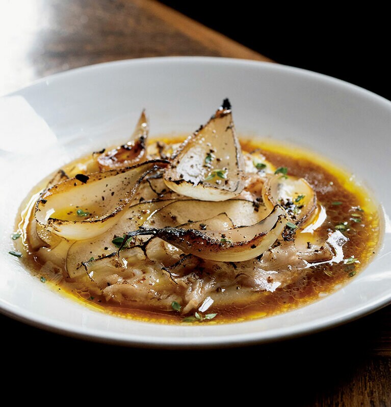 “イベリコ豚とホワイト・ポレンタ”£15は滋味深い一品。ロスコ・オニオンがアクセントに。